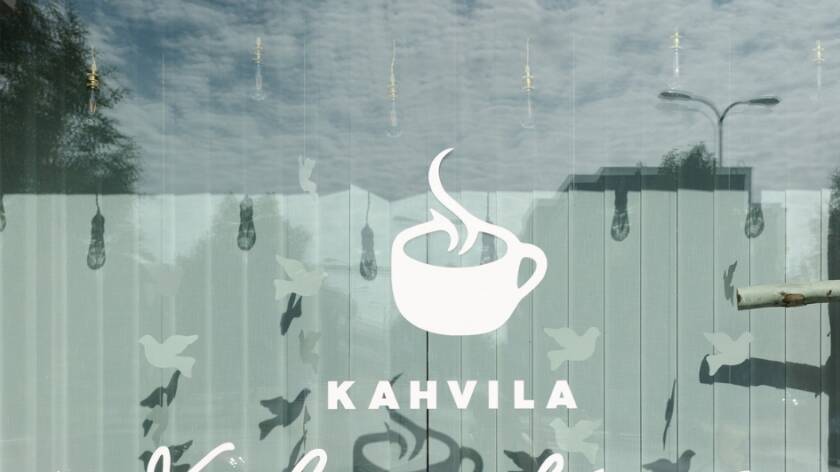 Kahvila Kulmakiven ikkuna.
