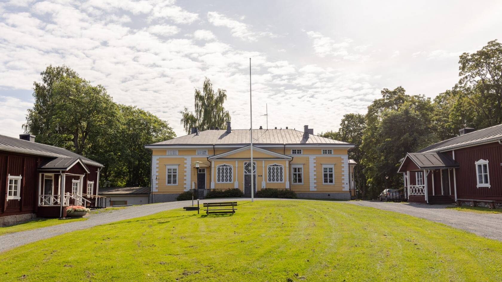 Pappila ja pihapiiri