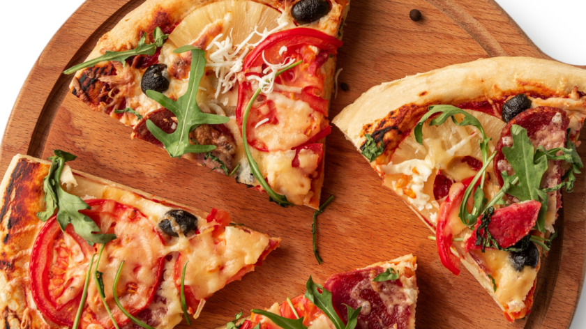 Pizzaa puisella tarjottimella