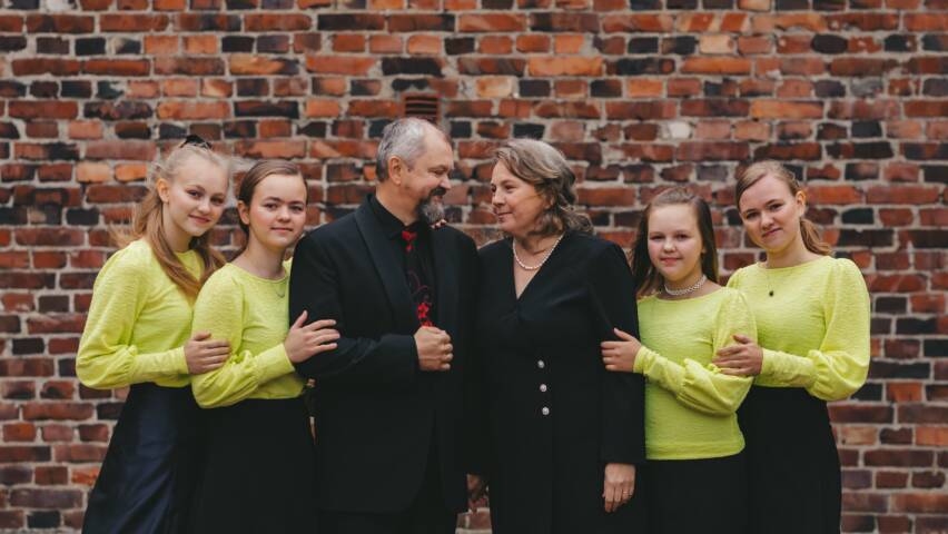 Lavrenchukien kuusihenkinen musiikkiperhe.